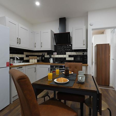 Stylish Apartment In City Centre - Walk Everywhere Кардиф Екстериор снимка