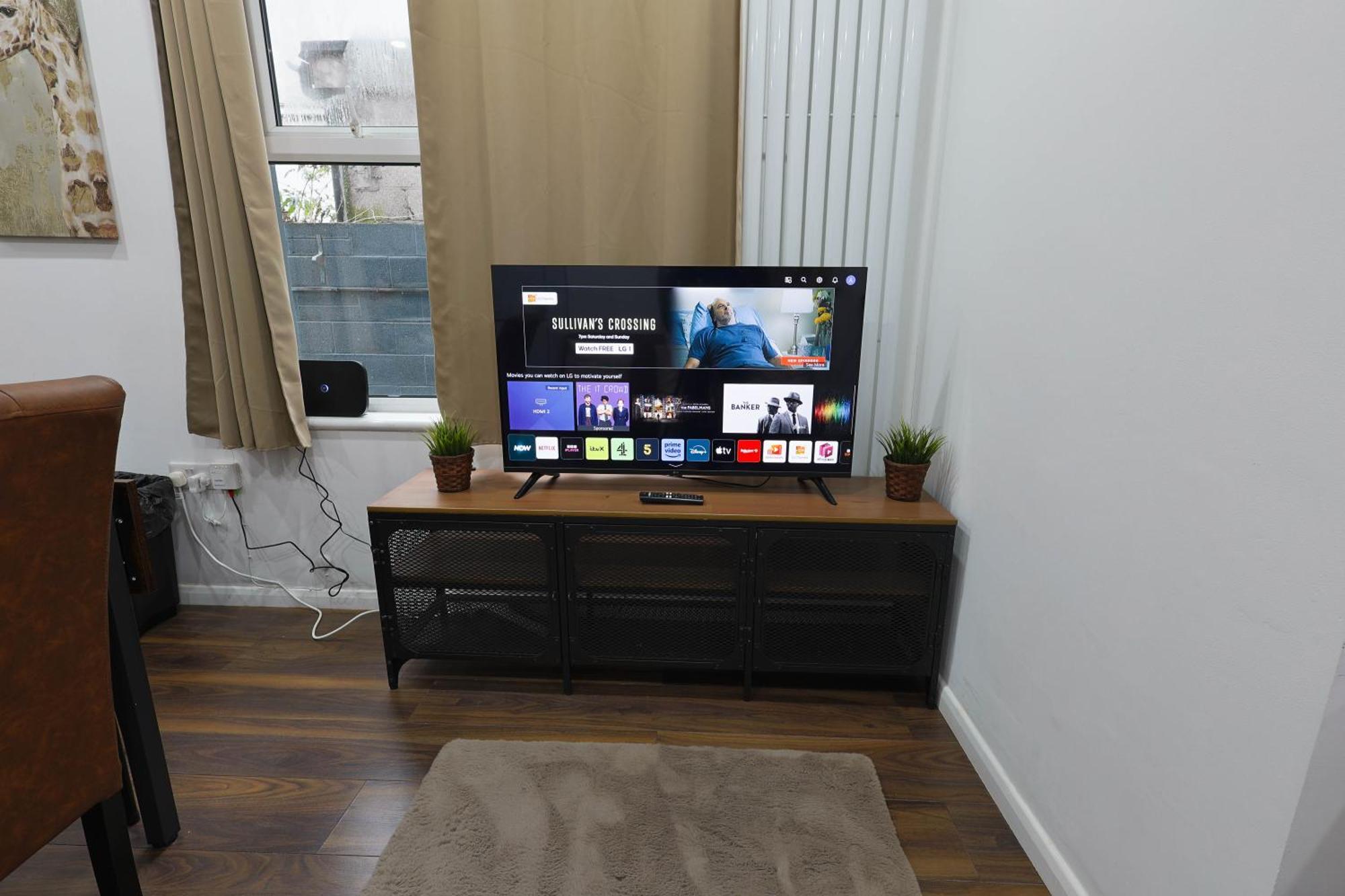 Stylish Apartment In City Centre - Walk Everywhere Кардиф Екстериор снимка